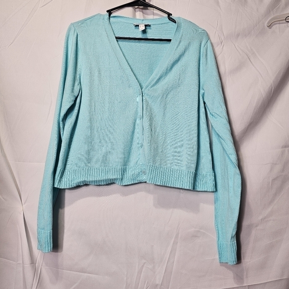 Denim & Co Button Front Long Sleeve Cropped Cardigan - Picture 3 of 5